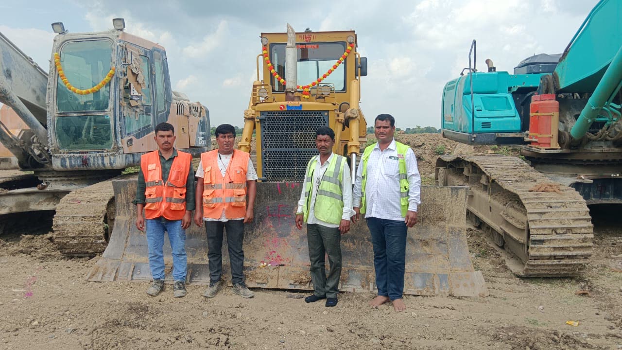 Site engineers and supervisors in PPE at a Shree Sai Construction mining project
